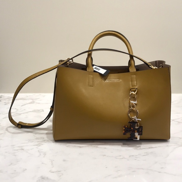 Banana Republic Handbags - Banana Republic Larkin tote